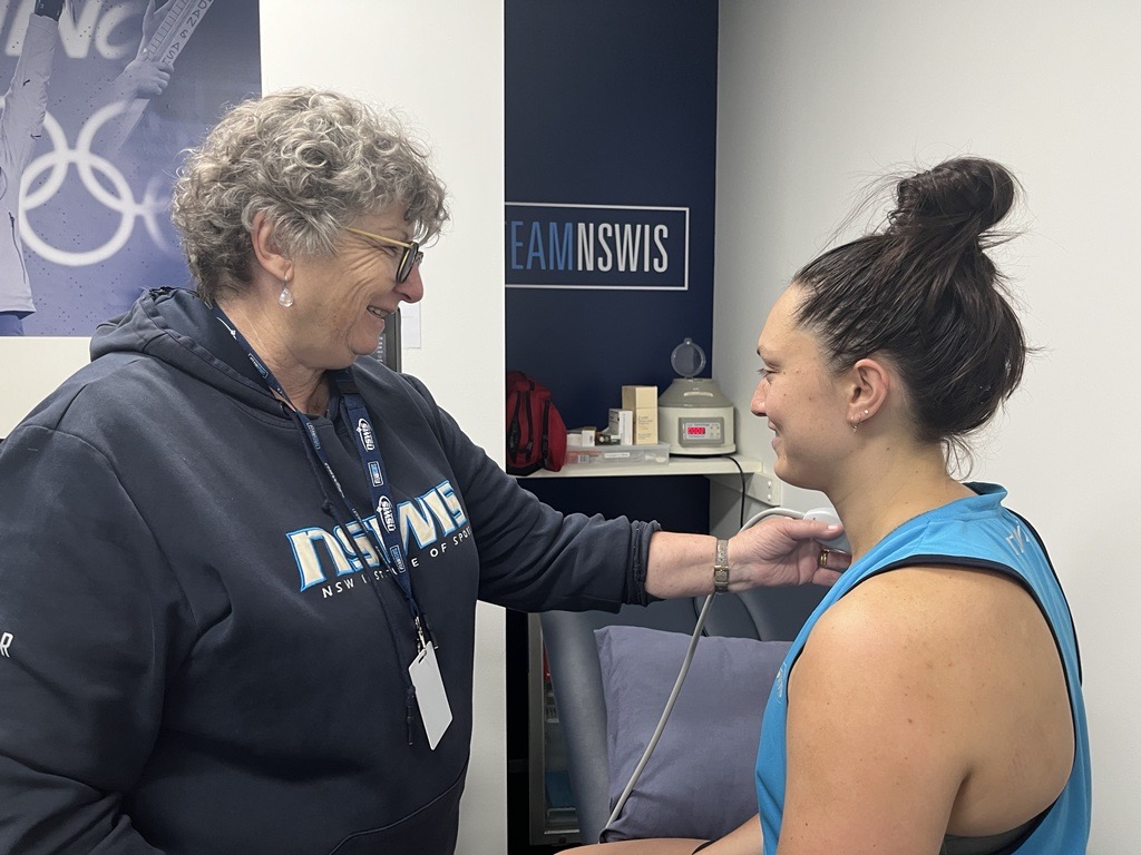 Dr Bryant attends to NSWIS water polo athlete. 