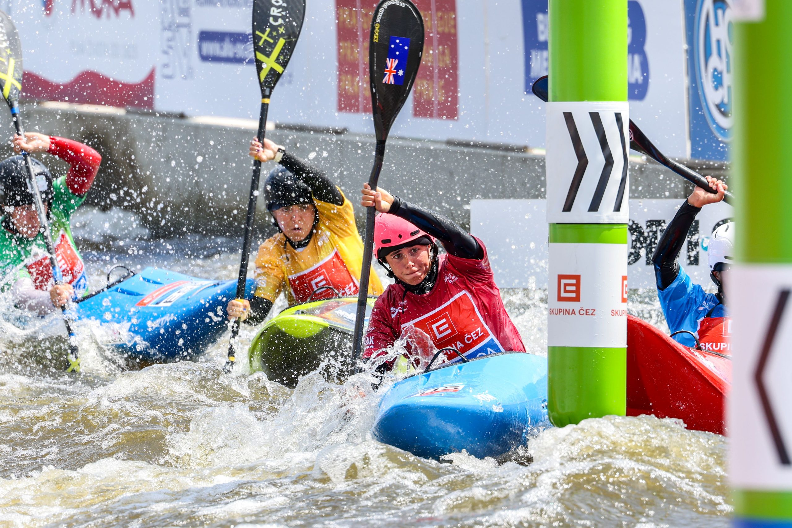 Noemie Fox contests the women