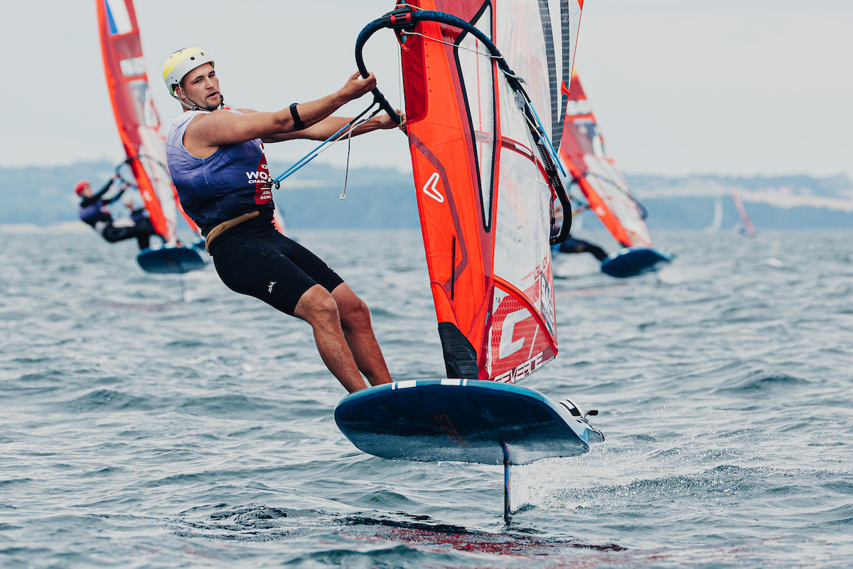Morris takes on World in Shifty Conditions