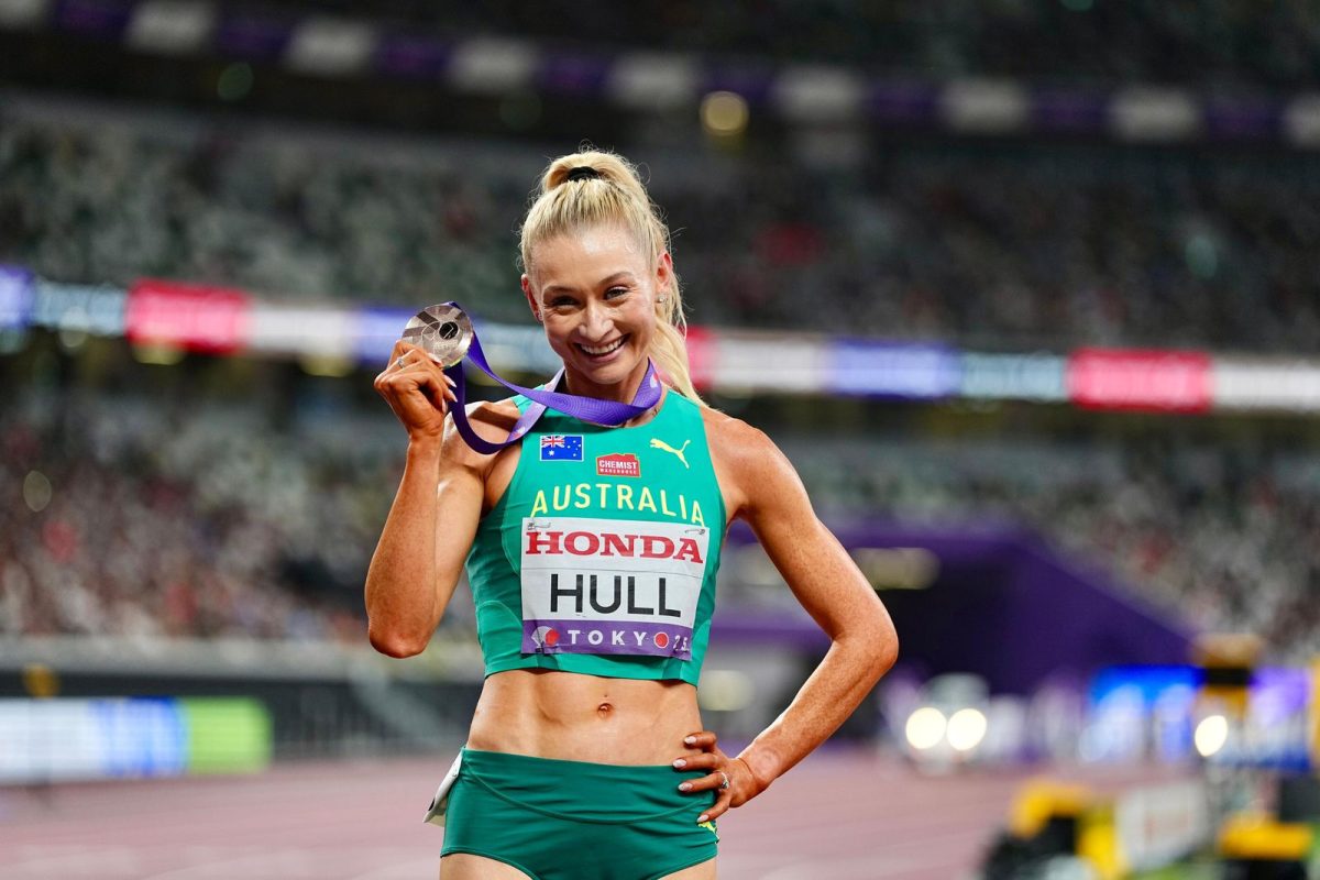 Hull Wins Australia's First 1500m Medal at World Champs