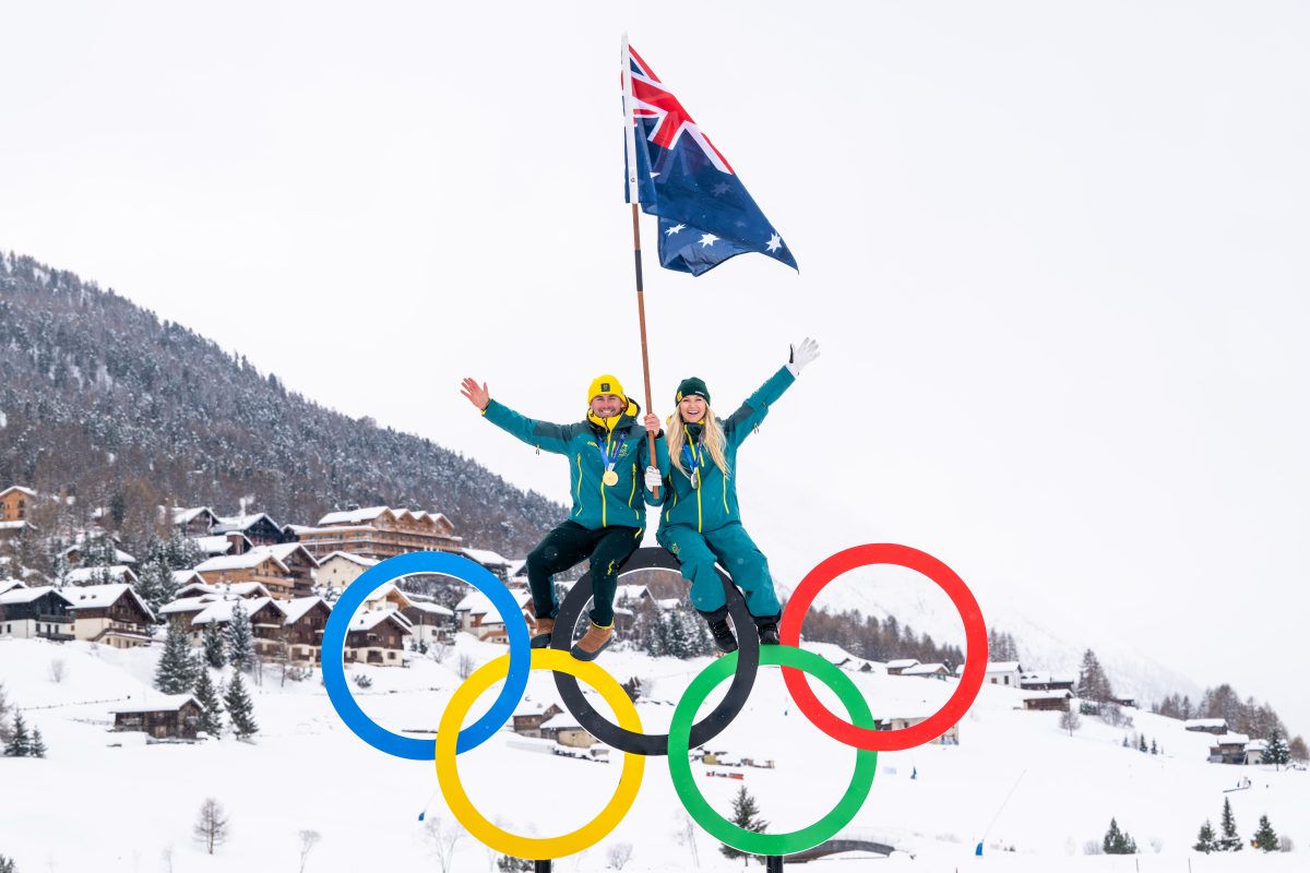 Woods & Scott named closing ceremony flag bearers