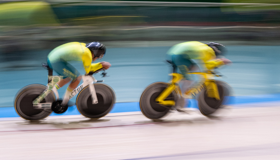 Men win team sprint gold, women take team pursuit
